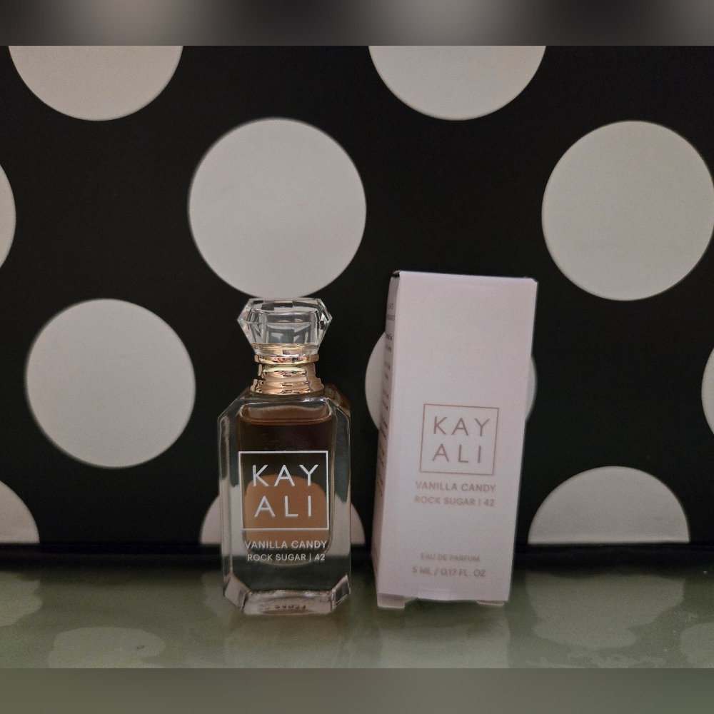 ✨️Kayali Vanilla Sugar Rock Candy EDP MINI✨️